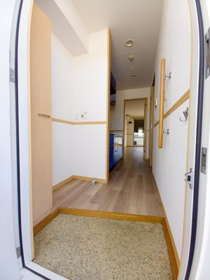 【玄関】 | ダリア新高円寺 | シューズボックス付き。同設備の別室写真を使用しております。
