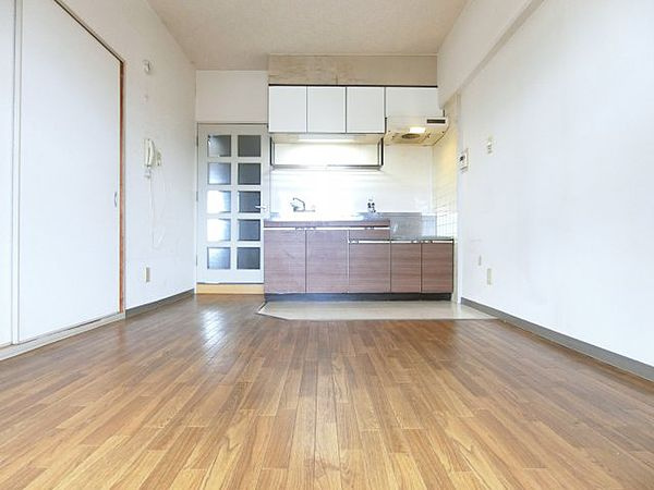 ガーデンハイツ飯坂2の居間・リビング|スタンダードな洋室です