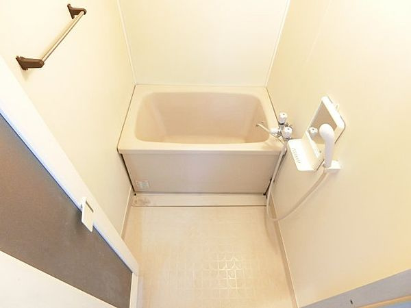 ガーデンハイツ飯坂2の浴室|コンパクトで使いやすいお風呂です
