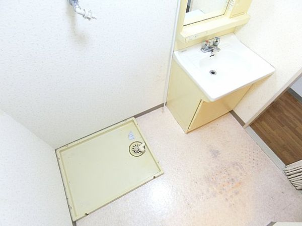 ガーデンハイツ飯坂2の洗面所|コンパクトで使いやすい洗面所
