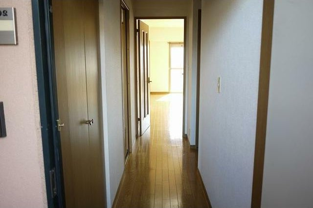 熊本市東区八反田１丁目の賃貸マンションの玄関