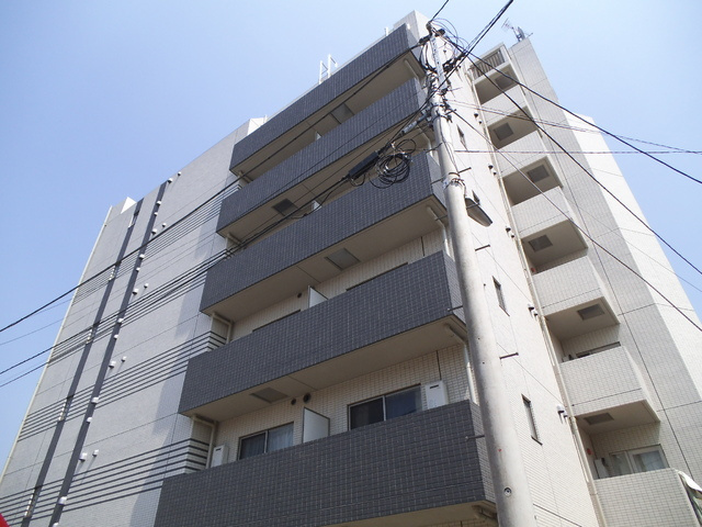 ＬＥＸＥＡＺＥＳＴ赤羽の外観|オシャレな配色の外観！