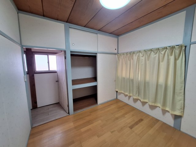 高崎市棟高町貸戸建ての洋室