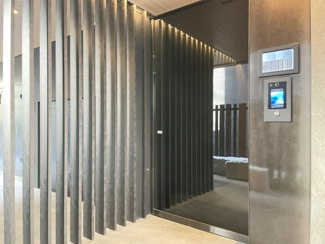 【エントランス】 | ROOTs Shinjuku Wakamatsucho