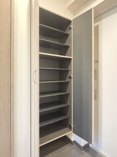 【玄関】 | ROOTs Shinjuku Wakamatsucho | シューズボックス