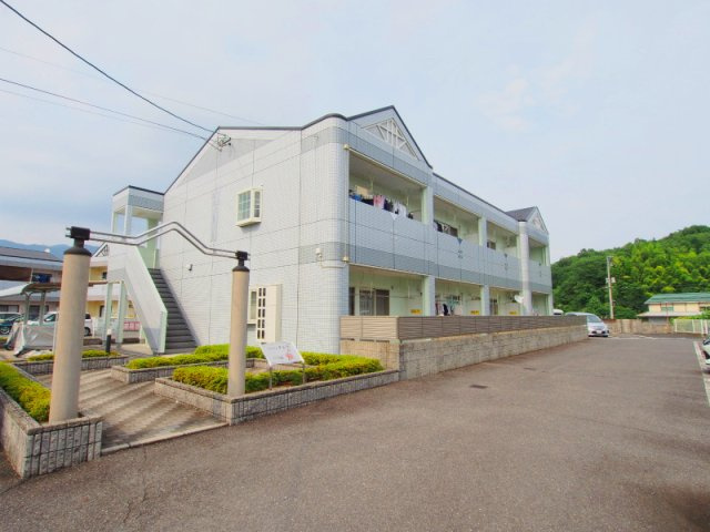 ロイヤルタムラバラ館の外観