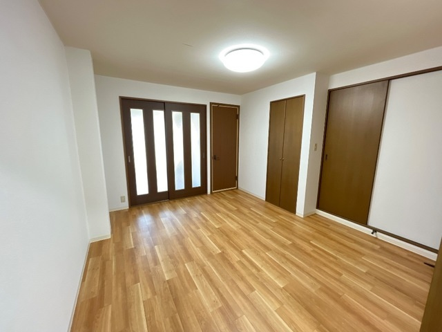 ロイヤルタムラバラ館の居間・リビング