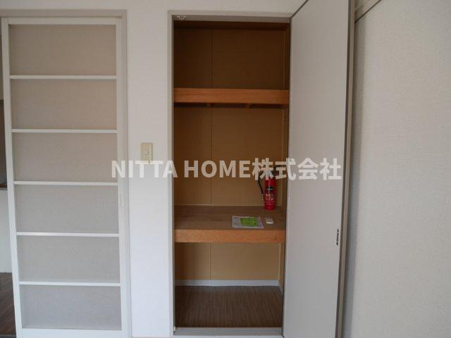 ファミールコーポ高屋5の収納|洋室についている収納です◇