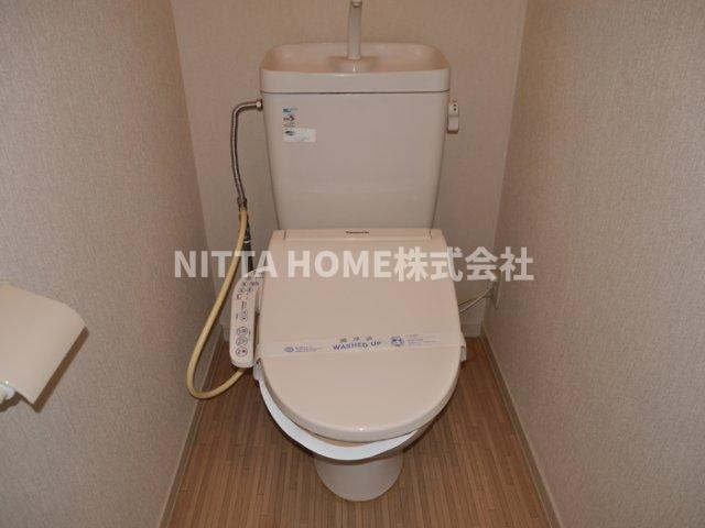 ファミールコーポ高屋5のトイレ|温水洗浄暖房付きのトイレです＊