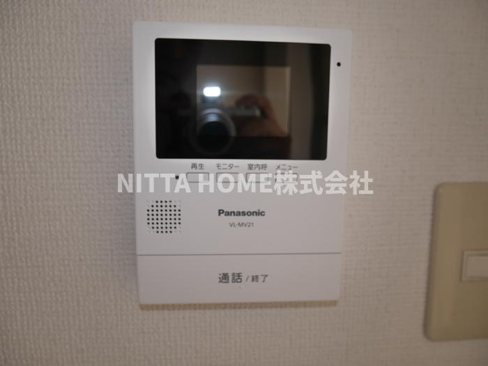 ファミールコーポ高屋5のセキュリティ|ＴＶドアホンを設置済み◇