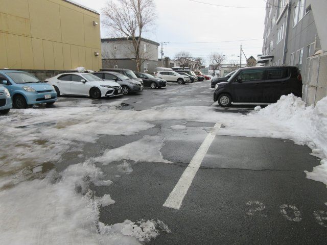 フローレンス①の駐車場