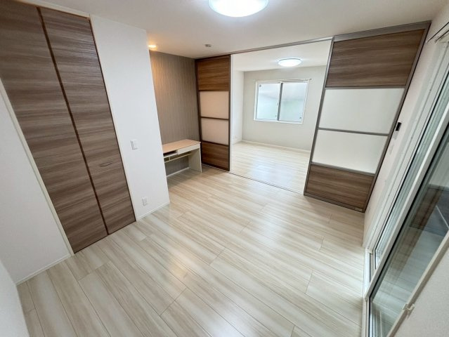 グローリーの洋室