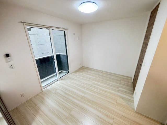 グローリーの洋室