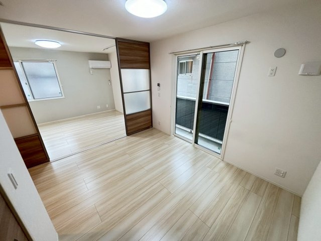 グローリーの洋室