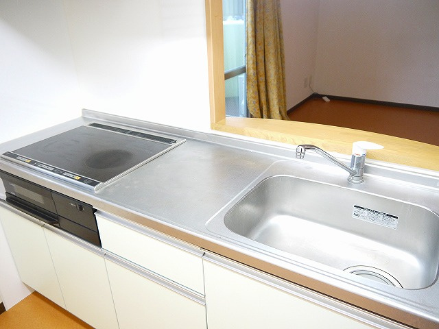 結充Immeuble　B館のキッチン|コンパクトなキッチンで掃除もラクラク