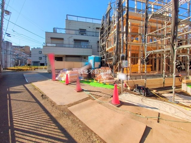 練馬区南大泉1丁目 全3棟 2号棟の前面道路含む現地写真