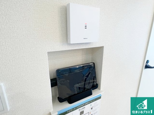 大津市千町　第1期　新築一戸建ての防犯設備|24時間録画機能搭載のインターホンで、防犯も来客対応もこれ1台。
訪問者の有無に関わらず玄関前を録画し、家族の安心を守ります。