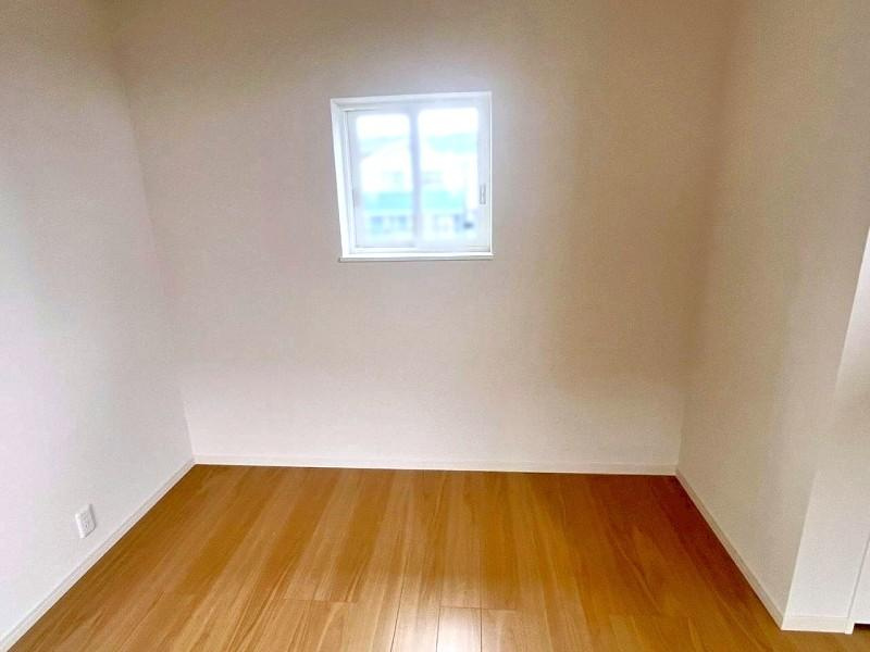 高知市南万々　中古戸建ての洋室