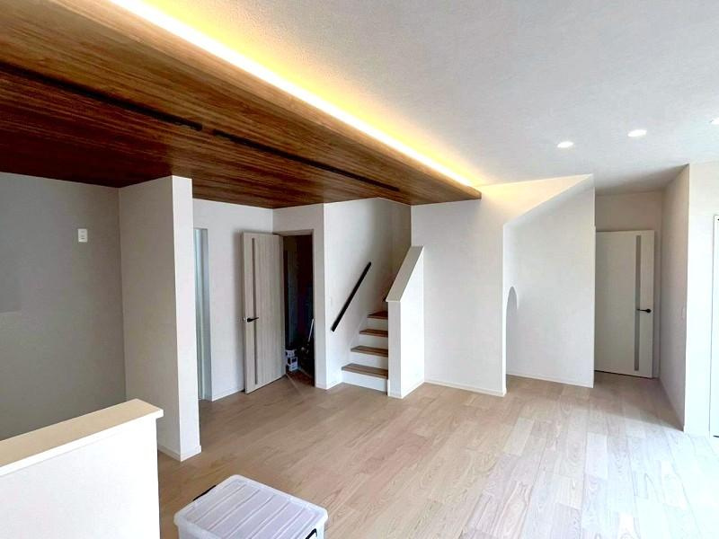 高知市南万々　中古戸建ての居間・リビング