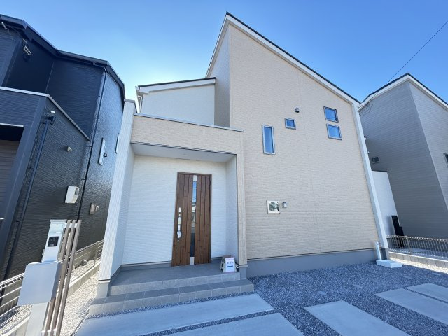 新築　高崎市下之城町5期　GRAFARE　2号棟の外観|現地写真　完成しました！物件のご内覧等、お気軽にお問合せください♪　							
　							

