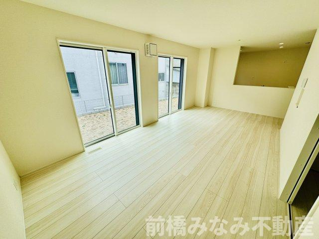 高崎市新保田中町24-1期　２号棟(全３棟)　リナージュ　新築建売分譲の居間・リビング|ゆったり過ごせる居間です