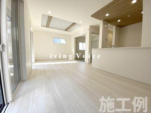 【居間・リビング】 | 【仲介手数料０円】相模原市中央区田名　新築一戸建て　全3棟 | 相模原市中央区田名　新築一戸建て　全3棟