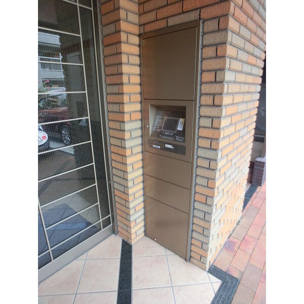 エクセレンス大宮のエントランス