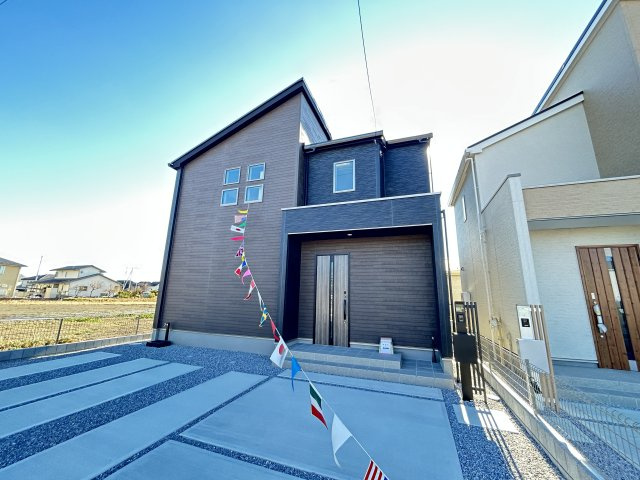 新築　高崎市下之城町5期　GRAFARE　3号棟の外観|現地写真　完成しました！物件のご内覧等、お気軽にお問合せください♪　							
　							

