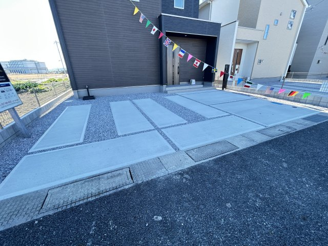 新築　高崎市下之城町5期　GRAFARE　3号棟の駐車場|現地写真　駐車スペースは並列2台分可能です！
