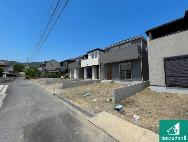 大津市千町　第1期　新築一戸建ての前面道路含む現地写真|周辺は落ち着いた街並みの住宅地！子育てがしやすい住環境です！まだ未完成ですが、現地でしかわからない事もございます。是非一度ご覧ください。