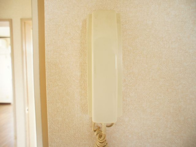 【セキュリティ】 | アップルガーデンA | 訪問者の確認ができるドアホン付きです♪