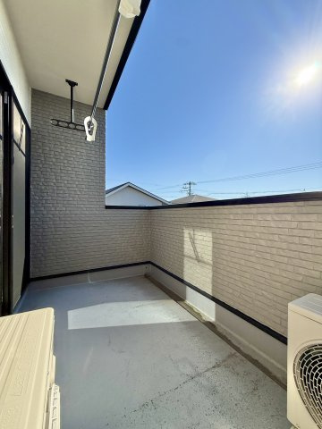 中央区丸塚町のバルコニー|南面バルコニーは陽当り＆通風ともに良好！洗濯物がよく乾きそうです！