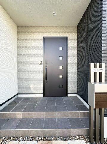 中央区丸塚町の玄関|スタイリッシュな玄関です！