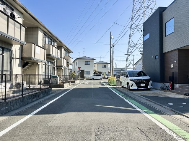 中央区丸塚町の前面道路含む現地写真|東側を向いて撮影しました。