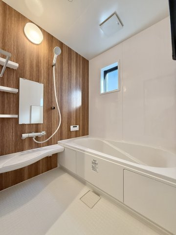 中央区丸塚町の浴室|木の温もりを感じる落ち着いたデザインの浴室です！