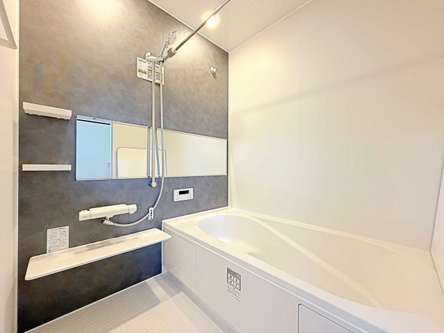 水戸市堀町25期　新築戸建て　2号棟の浴室|足を伸ばしてもゆったりできるバスルーム♪機能性も取り入れて使い易さも保証します♪