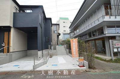 【前面道路含む現地写真】 | 綾瀬市大上1丁目 新築戸建て 全2棟【仲介手数料無料】 | 宅地建物取引士による不動産のご説明・現地のご案内、住宅金融普及協会住宅ローンアドバイザーが住宅ローンのアドバイスから融資実行までのお手伝いをしっかりサポートします♪