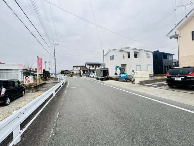 新築　伊勢崎市田中島町　Livele Garden.S　１号棟の前面道路含む現地写真|現地写真　西側接道幅員約8.3ｍ	
