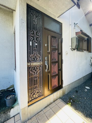 【玄関】 | 揖保郡太子町佐用岡/中古戸建 | 落ち着いた玄関です