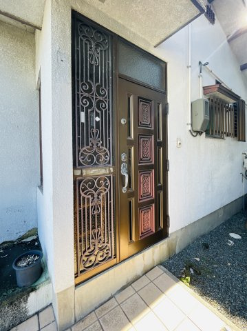 【玄関】 | 揖保郡太子町佐用岡/中古戸建 | 落ち着いた玄関です