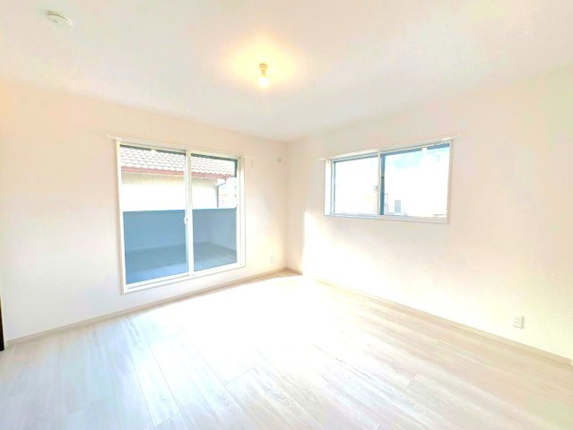 閑静な住宅街に建つ築浅３ＬＤＫ◆リフォーム済み美宅◆並列駐車３台可能◆宇治市伊勢田町砂田の洋室|　洋室（８.１帖）