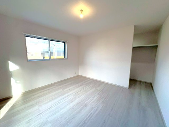 閑静な住宅街に建つ築浅３ＬＤＫ◆リフォーム済み美宅◆並列駐車３台可能◆宇治市伊勢田町砂田の洋室|洋室（８.１帖）