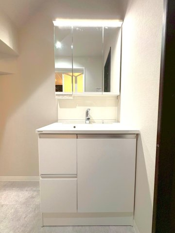 閑静な住宅街に建つ築浅３ＬＤＫ◆リフォーム済み美宅◆並列駐車３台可能◆宇治市伊勢田町砂田の洗面所|洗面