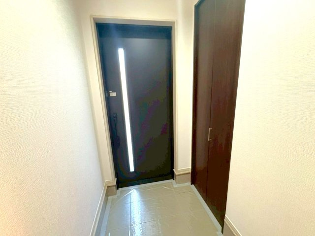 閑静な住宅街に建つ築浅３ＬＤＫ◆リフォーム済み美宅◆並列駐車３台可能◆宇治市伊勢田町砂田の玄関|玄関