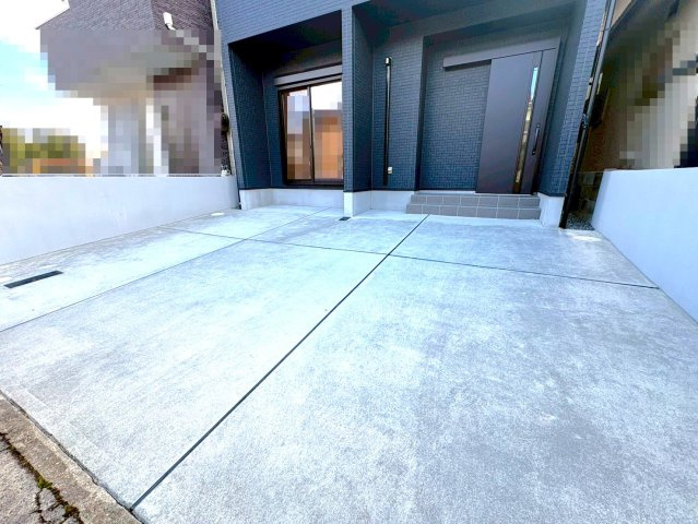 閑静な住宅街に建つ築浅３ＬＤＫ◆リフォーム済み美宅◆並列駐車３台可能◆宇治市伊勢田町砂田の駐車場|駐車スペース