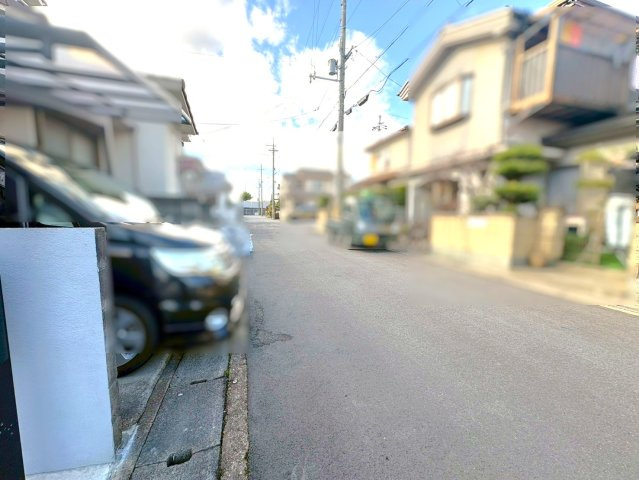 閑静な住宅街に建つ築浅３ＬＤＫ◆リフォーム済み美宅◆並列駐車３台可能◆宇治市伊勢田町砂田の前面道路含む現地写真|前道含む現地