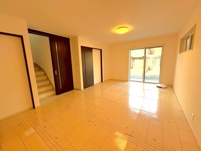 閑静な住宅街に建つ築浅３ＬＤＫ◆リフォーム済み美宅◆並列駐車３台可能◆宇治市伊勢田町砂田の居間・リビング|リビング