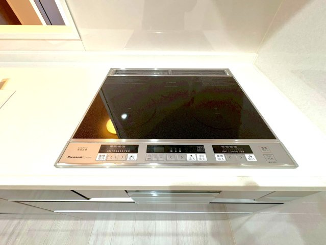 閑静な住宅街に建つ築浅３ＬＤＫ◆リフォーム済み美宅◆並列駐車３台可能◆宇治市伊勢田町砂田のキッチン|IHクッキングヒーター