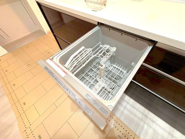 閑静な住宅街に建つ築浅３ＬＤＫ◆リフォーム済み美宅◆並列駐車３台可能◆宇治市伊勢田町砂田のキッチン|食洗機