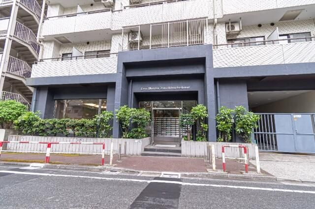 ライオンズマンション板橋区役所前のエントランス